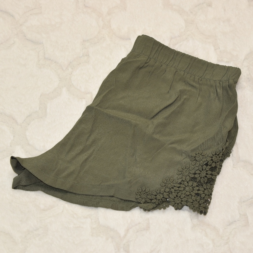 NWOT Forever 21 Army Green Lace Shorts